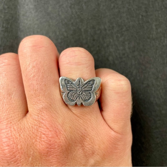 Silver butterfly Ring lox and chain - Picture 5 of 5